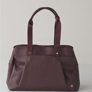 Lululemon Om The Day Bag
Bordeaux Drama